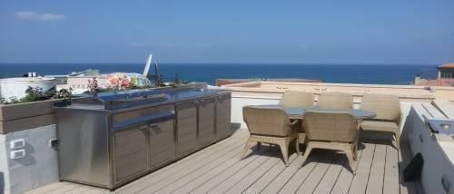 מטבח חוץ מאובזר בגריל גז מקצועי 9 מבערים